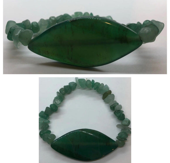 Green Aventurine Crystal Beaded Chips Bracelet with Green Agate Crystal Centrepiece
