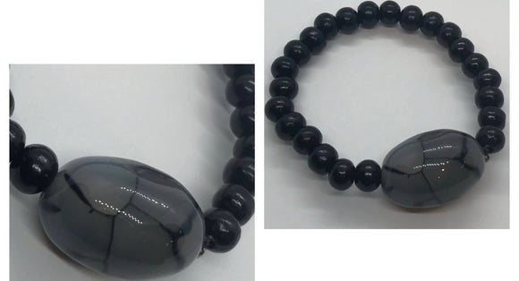 Black Wood Beaded Bracelet with Agate Centrepiece
