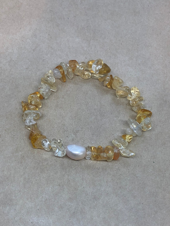 Citrine Crystal Chips Beaded Bracelet with Pearl Centrepiece