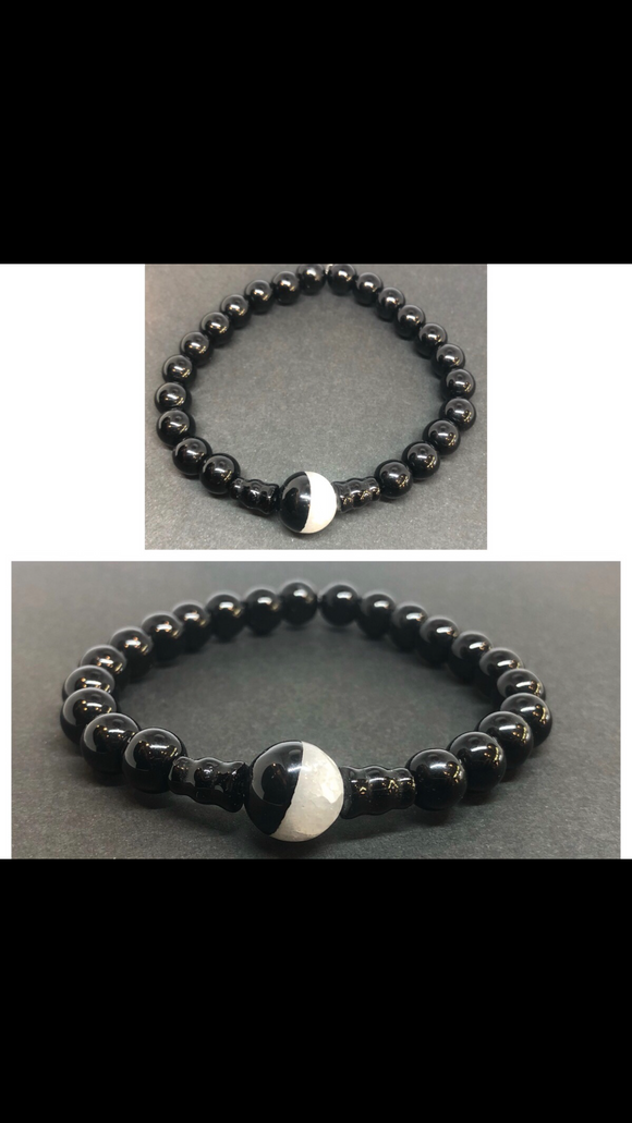 Black Obsidian Crystal Beaded Bracelet with Yin Yang Agate Centrepiece