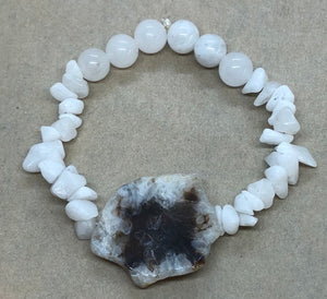 White Jade and Moonstone Crystal Beaded Bracelet with Agate Centrepiece