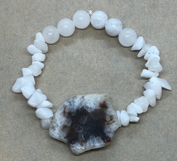 White Jade and Moonstone Crystal Beaded Bracelet with Agate Centrepiece